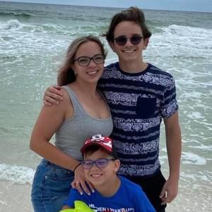 Meet your Posher, Andrea